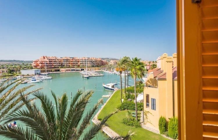 Apartamento Con Piscina ,Playa Con Vistas Panoramicas En La Marina De Sotogrande ซานโรเก ภายนอก รูปภาพ